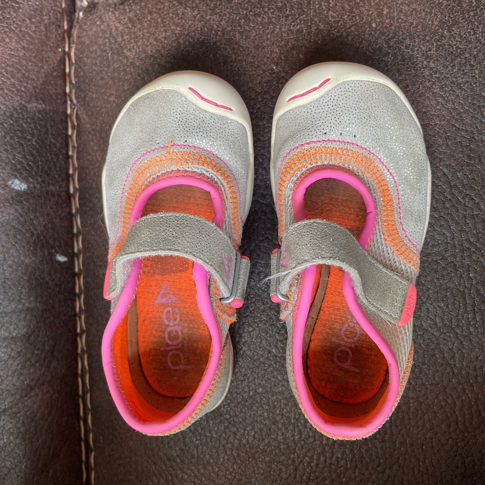 Plae Emme sneakers size 8 VGUC
